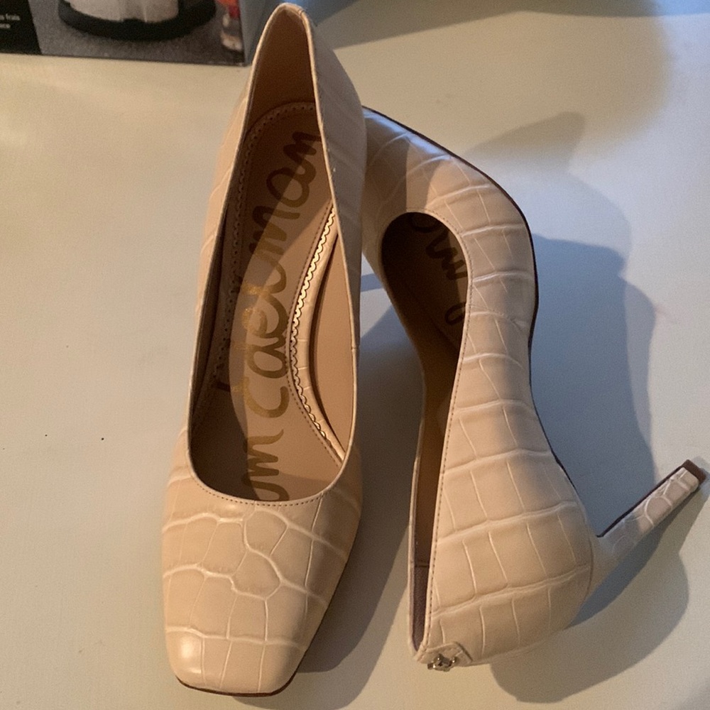 Sam Edelman Cream Croc-Embossed Leather Pointed Toe Pumps